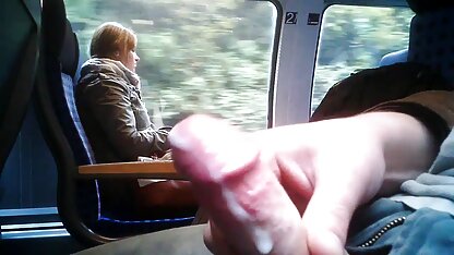 Zug masturbation für ein hübsches Mädchen 2 kostenlose pornos vago