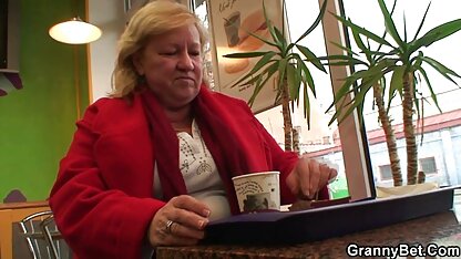 Großmutter ist der Damm reife frauen mit mega titten