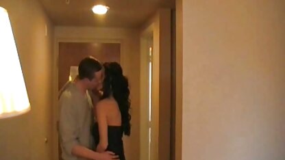 Der junge kehrte in das Haus und die Frauen österreichische pornofilme gratis