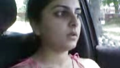 Pakistanische Mädchen im Auto oma aex