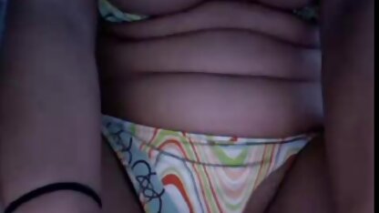 Schwarzen Bikini-Mädchen macht es vor der cam anderen blowjob german