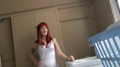 Brunette tun blowjob im Badezimmer sexfilme vater mit tochter