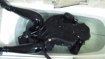 Mädchen Gummi im Badezimmer.  hamster porn gratis