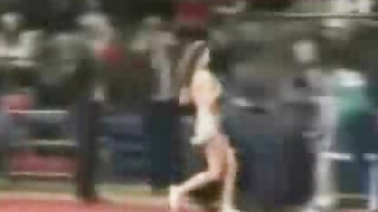 Cheerleader, entfernen Sie die Spitze im basketball-Spiel. alte sexfotos