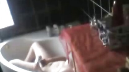 Spionage meine Schwester Masturbiert im Badezimmer
