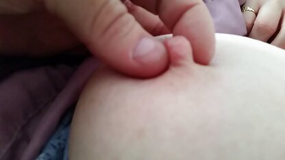 Spielen mit Brustwarzen alt müde. what porno
