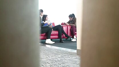 Candid Indische Füße baumeln schwarze Hose  lesbensex in der badewanne