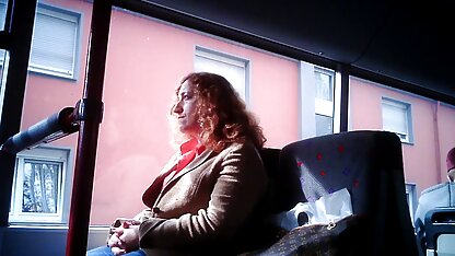 Masturbation in bus und Bahn tochter fickt mutter mit dildo