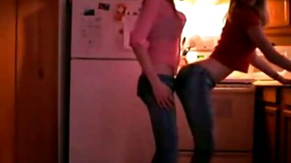 Heiße Mädchen tanzen und küssen need porno