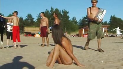 Die Mädchen verfolgen nackt wählen Indische am Strand, nackte hausfrauen beim putzen