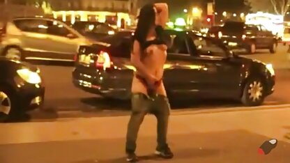 Das Mädchen Tänzerin nackt vor dem Publikum. deutscher opa sex