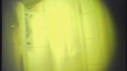 Frau masturbation im Badezimmer sex mit oma 70